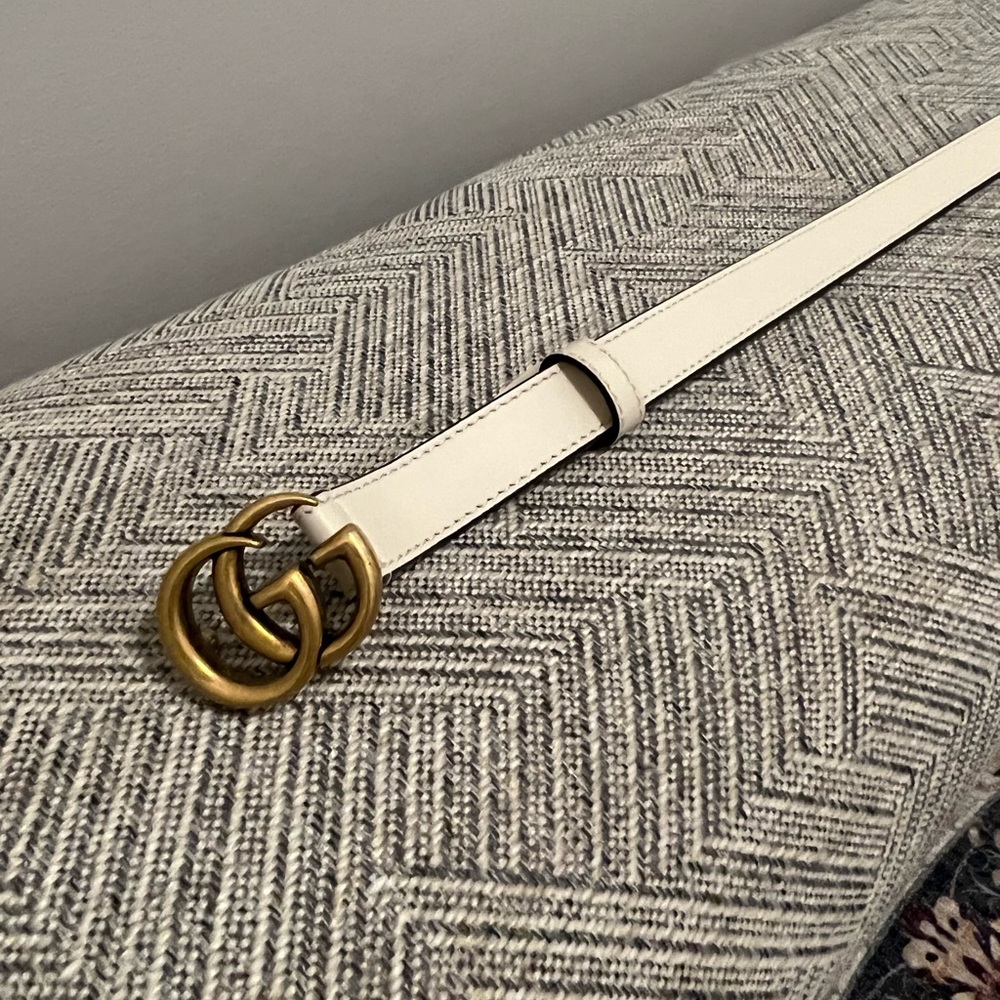 Thin patent Double G Gucci belt